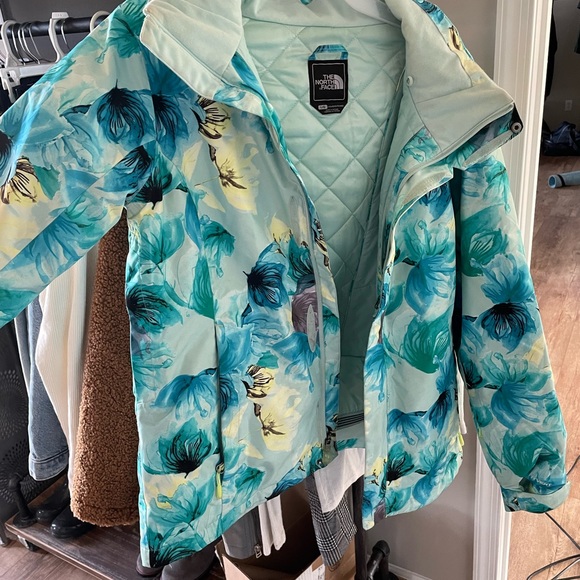 The North Face Jackets & Blazers - North Face Snow jacket